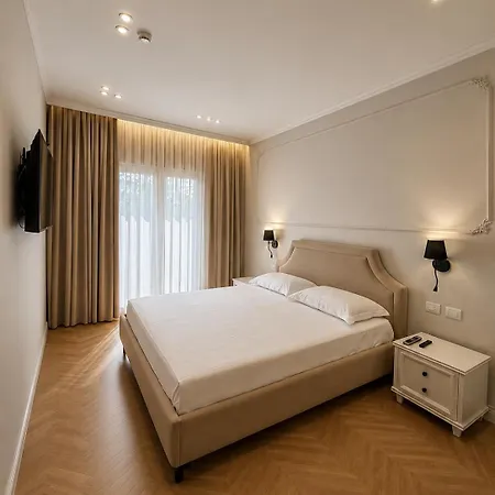 מלון Luxury Palace 4*